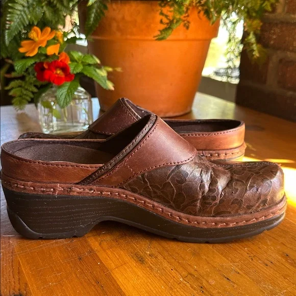 Klogs Austin brown tooled leather western professional comfort clog/shoe.Sz 7.5 - Picture 7 of 15
